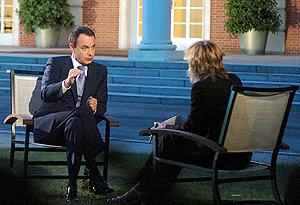 Zapatero, durante la entrevista. (Foto: EFE)