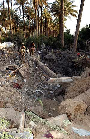 Lo que queda del paradero de Al Zarqaui tras el bombardeo. (Foto: REUTERS)