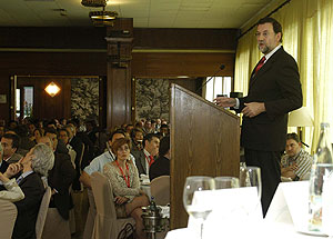 Rajoy, en el XVII Encuentro Empresarial en el Pirineo, en Lleida. (Foto: Laurent Sansen)