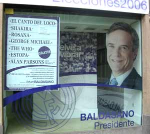 Cartel en la oficina del candidato a la presidencia del Madrid Arturo Baldasano. (Foto: Mila de Miguel)
