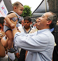 El candidato presidencial Felipe Calderón. (Foto: AFP)