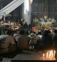 Celebración de la misa en la iglesia de Santo Tomás. (Foto: J. L. Cuesta)