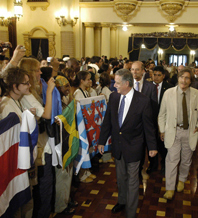 El presidente guatemalteco, Óscar Berger, recibió a los participantes de la Ruta Quetzal 2006. (Foto: J. L. Cuesta)