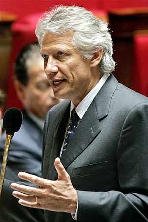 Villepin, durante la sesin parlamentaria en la que pidi disculpas. (Foto: AFP)