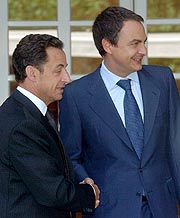 Sarkozy y Zapatero en Moncloa. (Foto: EFE)