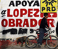 Pintada de apoyo a López Obrador. (Foto: Reuters)