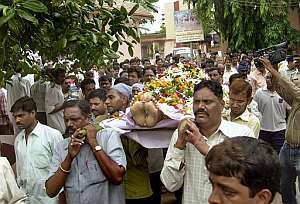 Funeral de una de las víctimas. (Foto: AP)