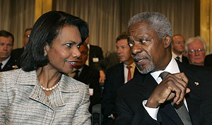 Condoleezza Rice y Kofi Annan. (Foto: REUTERS)