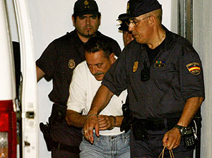 Julián Muñoz, detenido el 19 de julio, saliendo de los juzgados. (Foto: REUTERS)