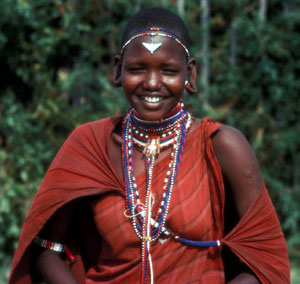 Una indgena masai en Kenia. (Foto: Survival)