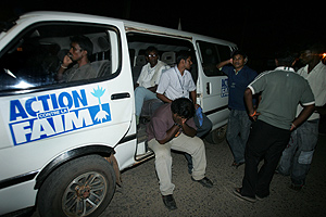 Cooperantes de ACF, consternados por la muerte de sus compaeros. (Foto: AP)