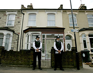 El barrio de Walthamstow, al nordeste de Londres, rastreado por la polica. (Foto: AP)