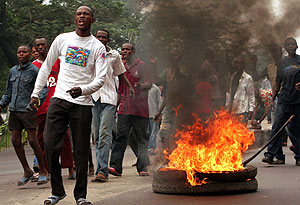 Disturbios durante las elecciones en Kinsasha. (Foto: REUTERS)