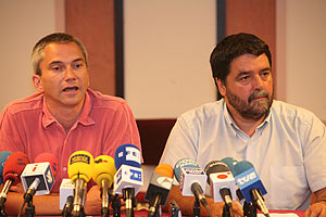Joseba Alvarez y Joseba Permach, en una reciente rueda de prensa. (Foto: Santiago Cobreros)