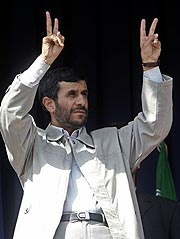 Ahmadineyad, en un acto público en Orumiyeh. (Foto: AP)