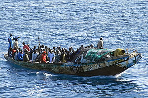 Un cayuco con 82 inmigrantes a bordo se acerca a Canarias. (Foto: EFE)