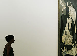 El 'Guernica' en el Reina Sofía. (Foto: AP)