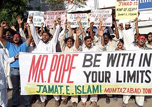 Ciudadanos paquistaníes protestan contra las declaraciones del Papa. (Foto: REUTERS)