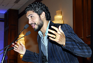 Alejandro Gmez Monteverde tras recibir el premio. (Foto: AP)