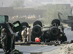 Un convoy italiano de la OTAN atacado en el sur de Kabul. (Foto: REUTERS)