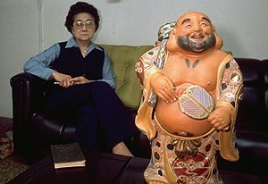 Iva Toguri durante una entrevista en Chicago en 1977. (Foto: AP)