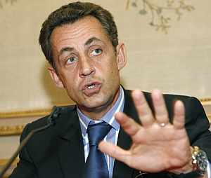 Nicols de Sarkozy, durante la rueda de prensa que ha ofrecido tras la reunin. (Foto: EFE)