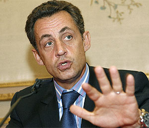 Sarkozy, durante una rueda de prensa en Madrid. (Foto: EFE)