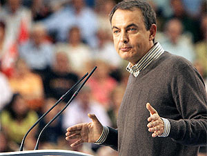 Zapatero, durante su mitin en Madrid. (Foto: EFE)