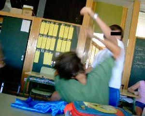 Imagen del vídeo grabado por los compañeros del niño agredido.