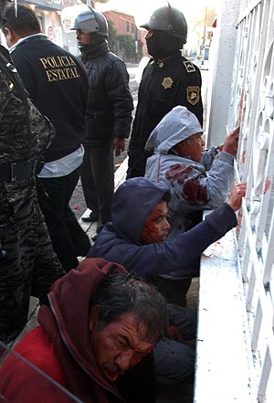Foto de archivo de las detenciones durante la operacin policial en Atenco, Mxico. (Foto: EFE)