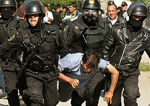 Foto de archivo de las detenciones en la operacin en Atenco, Mxico. (Foto: REUTERS)