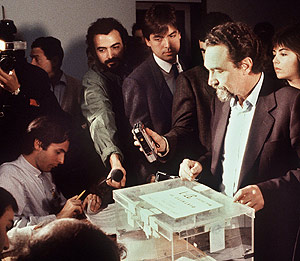 Antoni Gutirrez, en una votacin celebrada en abril de 1984. (Foto: EFE)