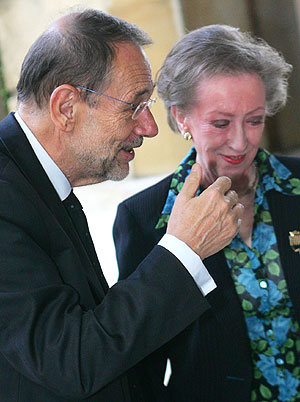 Javier Solana saluda a Margaret Beckett. (Foto: AP)