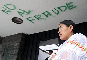 Pintada en la sede del TSE en Quito. (Foto: AFP)
