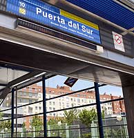 Entrada de la estacin de metro Puerta del Sur, en Alcorcn. (Foto: A. Casaa)