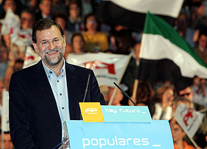 Rajoy durante su intervencin en Cceres. (Foto: EFE)