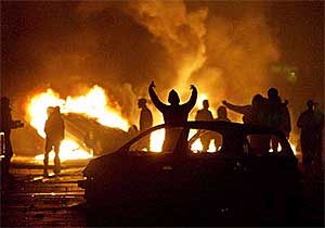 Disturbios en 2005 en la periferia de Pars. (Foto: EFE) Recuerde otras imgenes