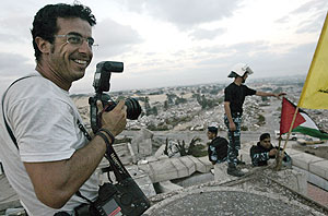 Emilio Morenatti en uno de los asentamientos israeles desmantelados en Gaza, en septiembre de 2005. (Foto: AFP)