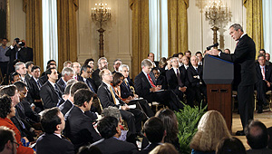 George W. Bush durante la rueda de prensa. (Foto: REUTERS)