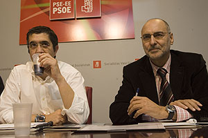Patxi Lpez y Rodolfo Ares, esta semana, tras la reunin de la Ejecutiva. (Foto: Mitxi)