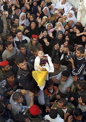 Imagen del funeral de los muertos en Beit Hann. (Foto: AFP)