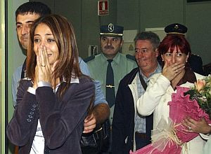 Ana Mara Ros a su llegada al aeropuerto de Santiago de Compostela. (Foto: EFE)