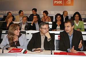 Zapatero, junto a Blanco, en el Comit Federal. (Foto: EFE)