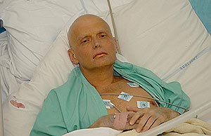 Litvinenko, en un hospital de Londres. Foto cedida por la familia el 20 de noviembre. (EFE)