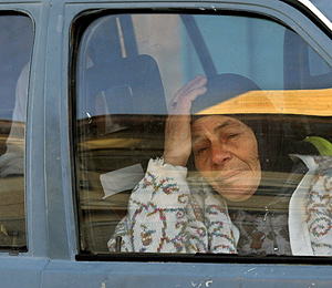 Una mujer palestina, abatida tras los ltimos ataques israeles. (Foto: AP)
