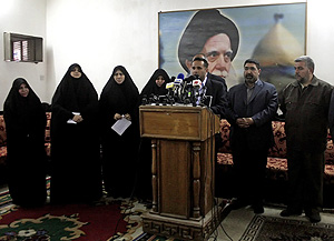 Parlamentarios del 'Bloque Sadr' durante el anuncio de su salida del Gobierno. (Foto: AFP)