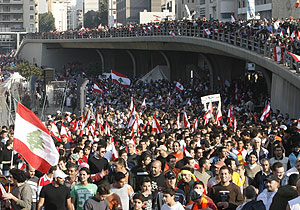Una multitud, en el centro de Beirut. (Foto: REUTERS)