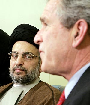 Bush junto a Hakim durante su reunión. (Foto: REUTERS)