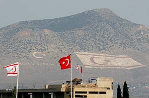 Puesto de control en la frontera de la zona turca de Nicosia. (Foto: AP)