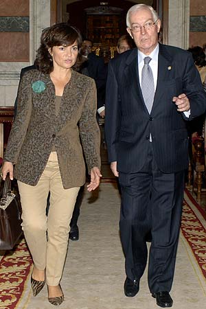 Vctor Garca de la Concha, con la ministra de Cultura, Carmen Calvo. (Foto: EFE)